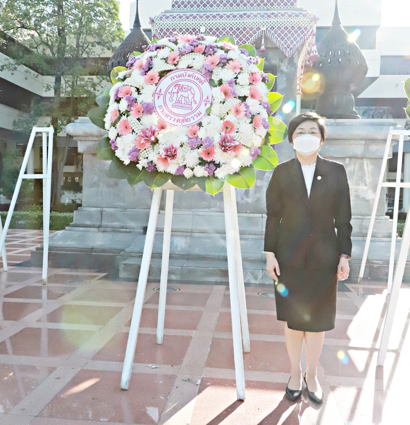 กรมบังคับคดีเข้าร่วมพิธีวางพวงมาลาถวายบังคมพระบรมราชานุสรณ์ พระบาทสมเด็จพระมงกุฎเกล้าเจ้าอยู่หัว เนื่องในวันคล้ายวันสวรรคต